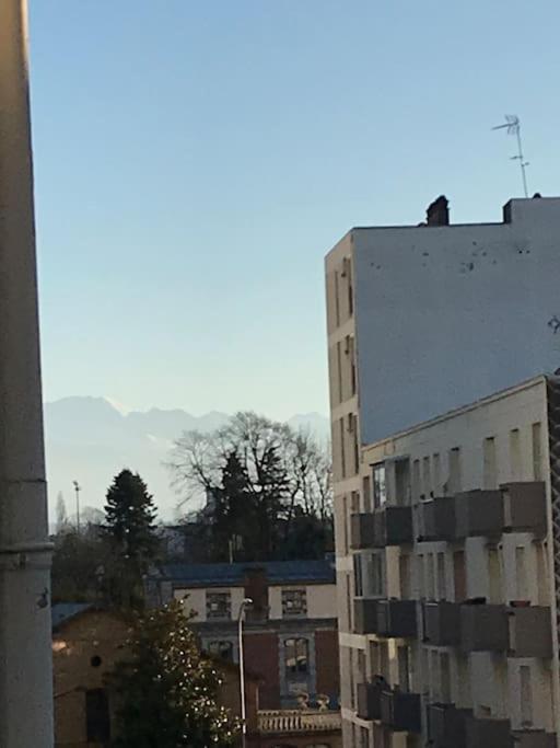 Le Voltaire -2 Chambres- 70M2- Hypercentre-Parking-Wifi Fibre- Nouvelle Literie Tarbes Exterior photo